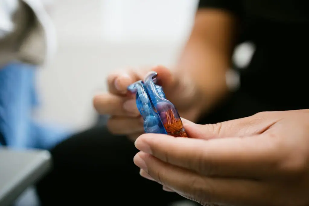 a picture of a blue and red sleep apnea device